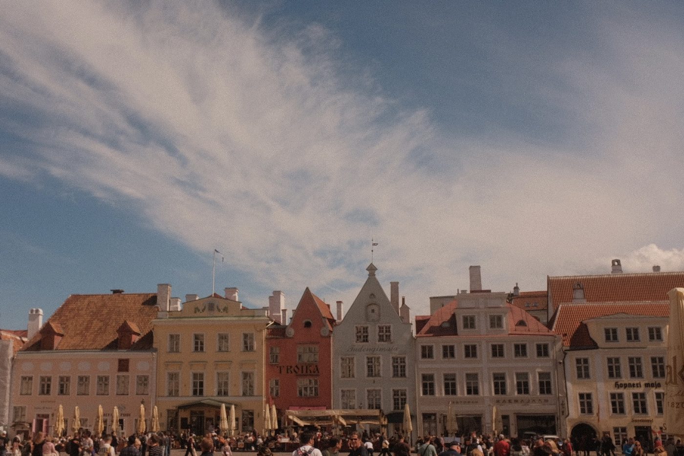 Raekoja plats wide sky