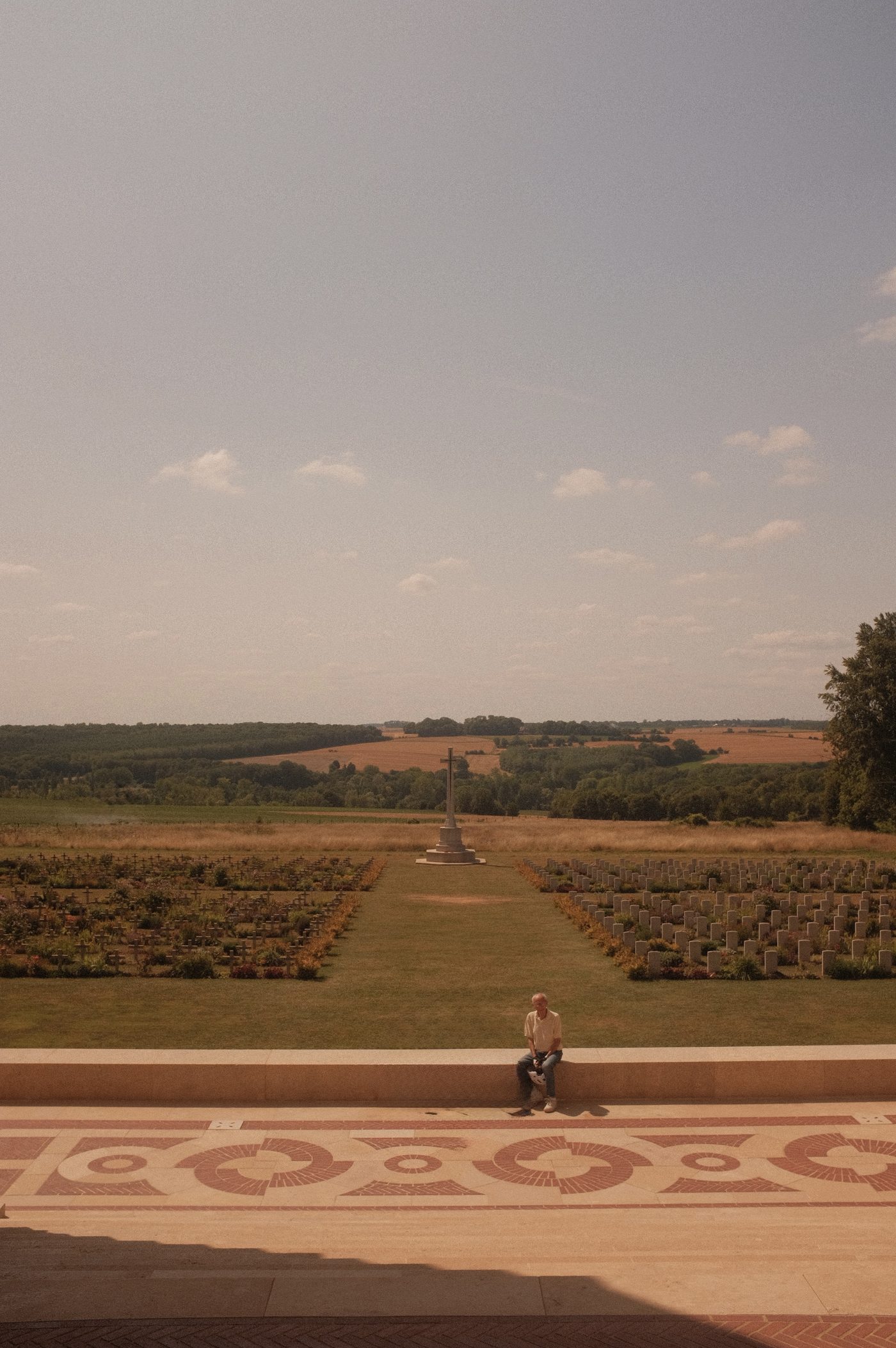 One man one hundred thousand names